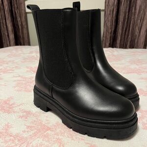 (3/30$💕) NWOT Size5 Boots